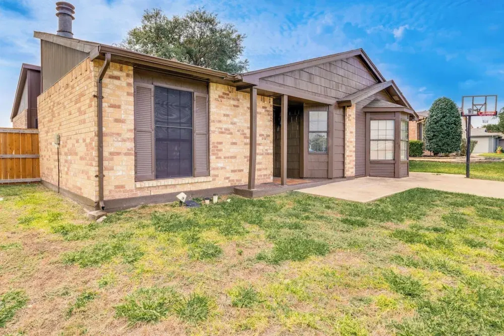 Game Room & Pool: Family Home in The Colony!