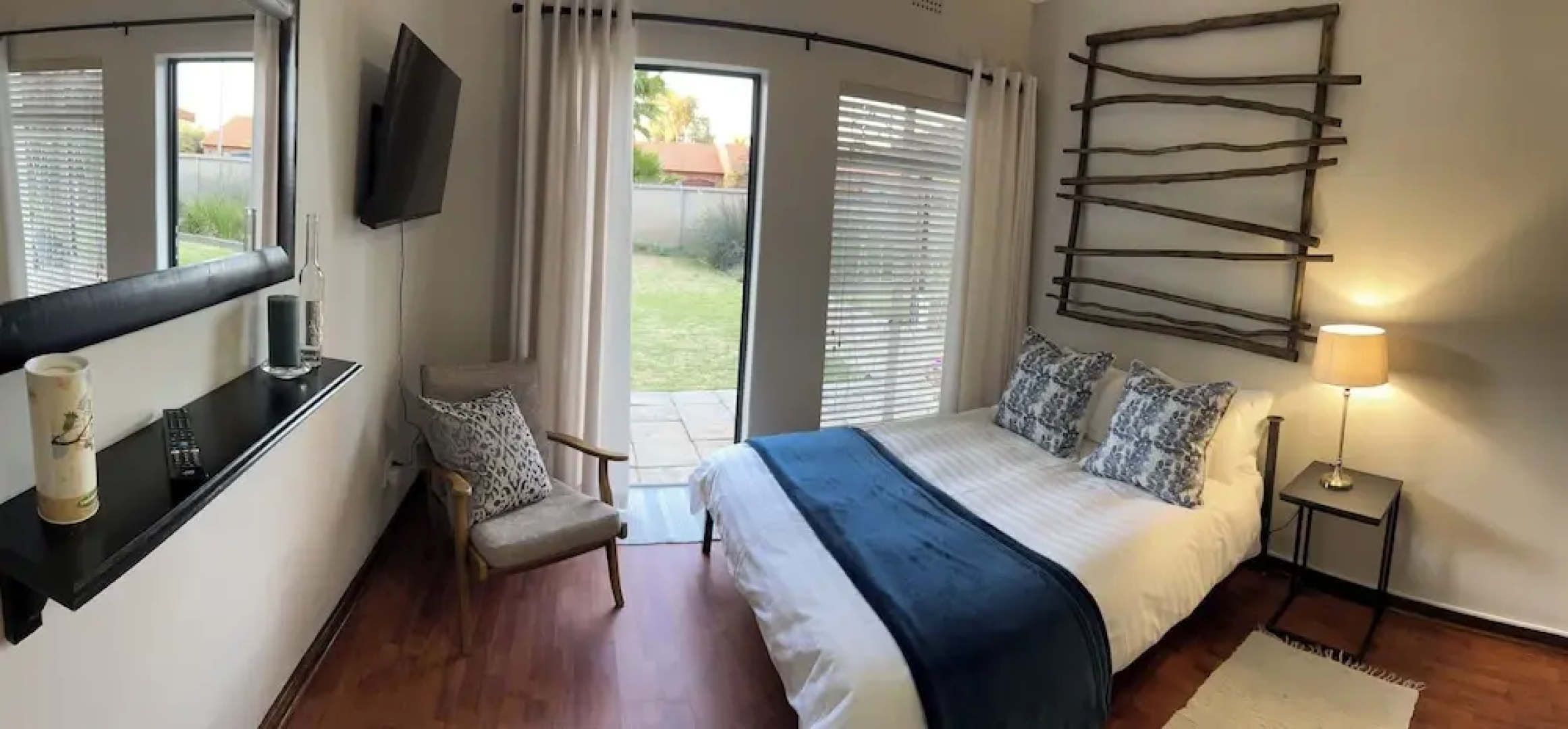 28 La Rochelle Bed & Breakfast