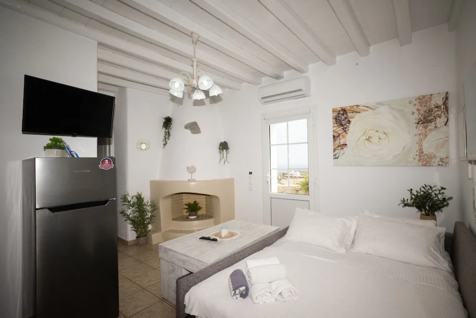 Gorgeous Rustic Cave wDreamy Shared Pool