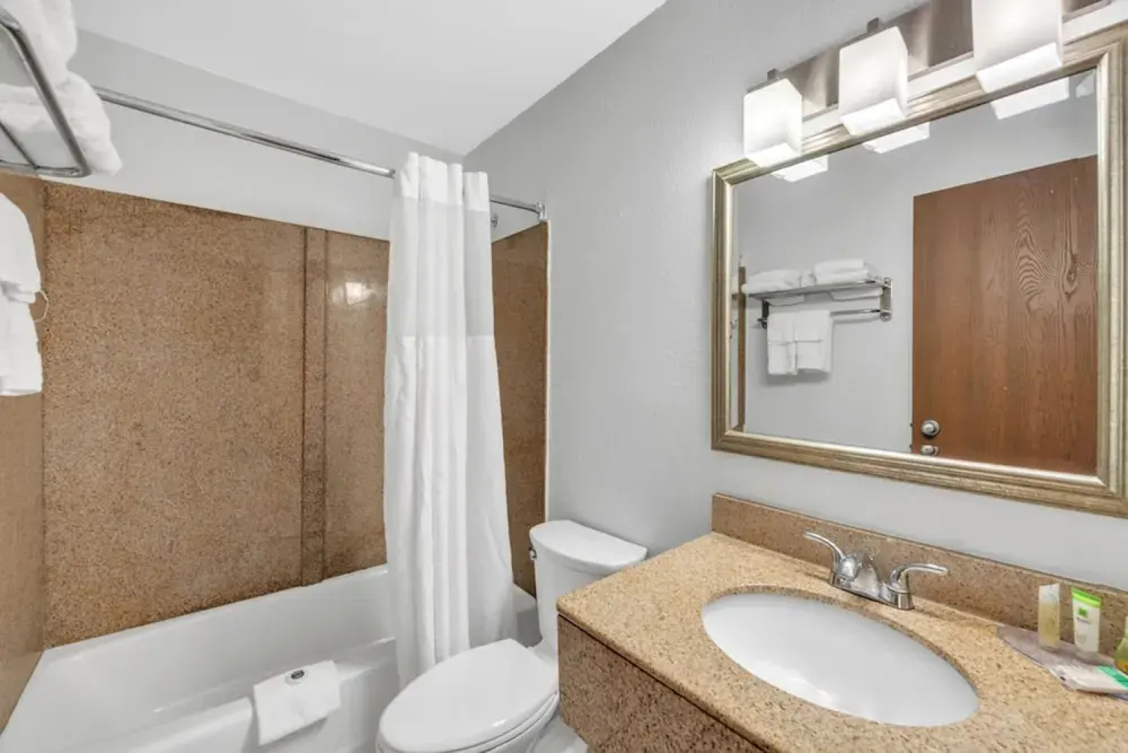 City Center Inn by OYO I-64 Newport News