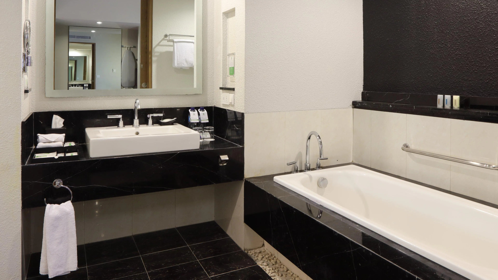 Holiday Inn Bandung Pasteur by IHG