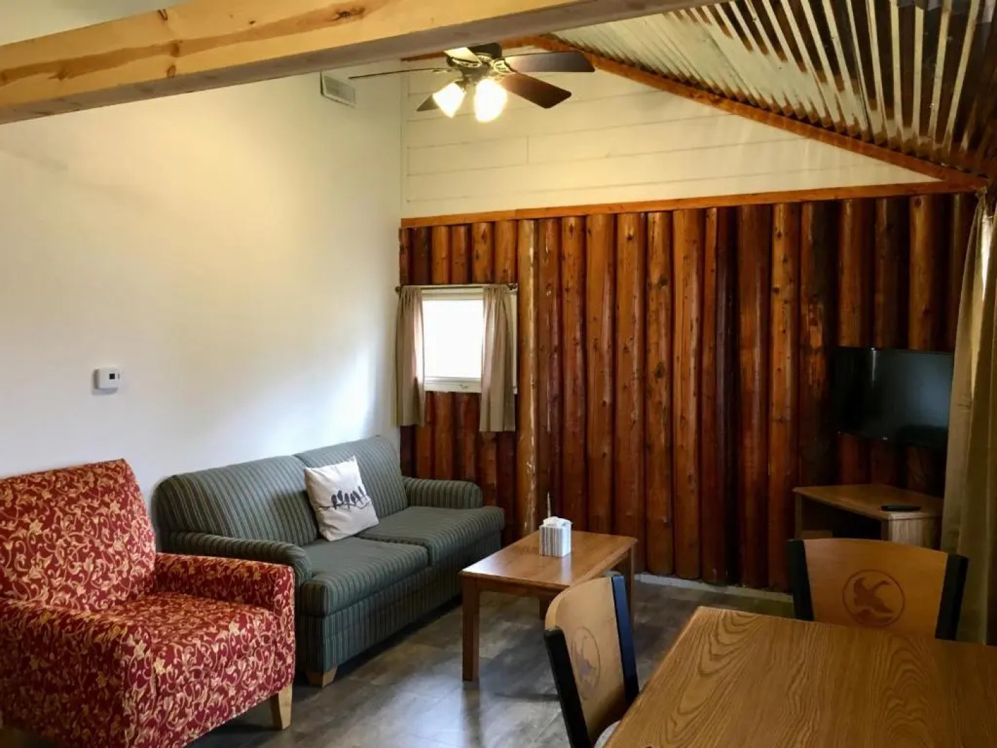 Hanging Horn Lakeside Resort