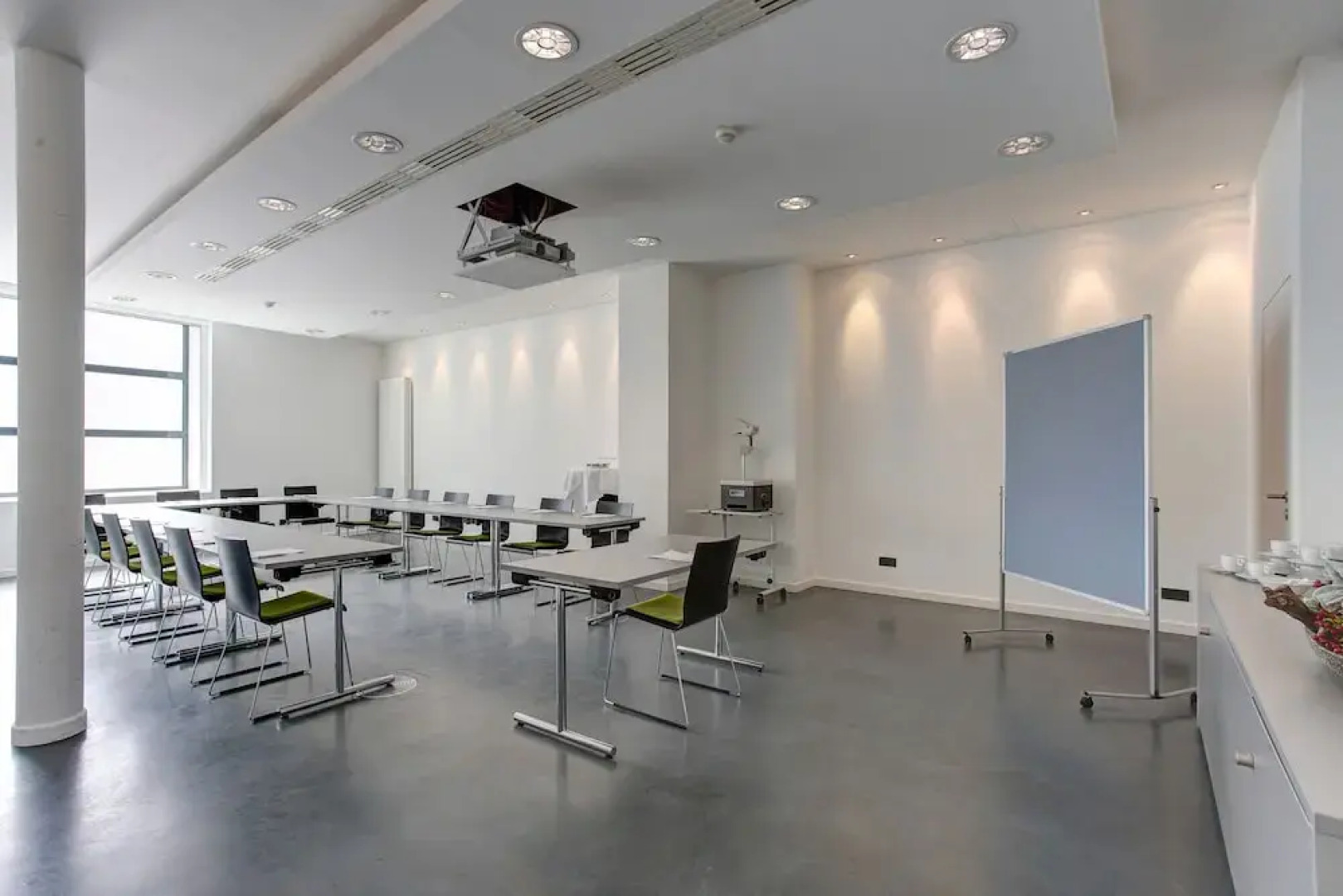 Отель Premier Inn Koeln City Centre