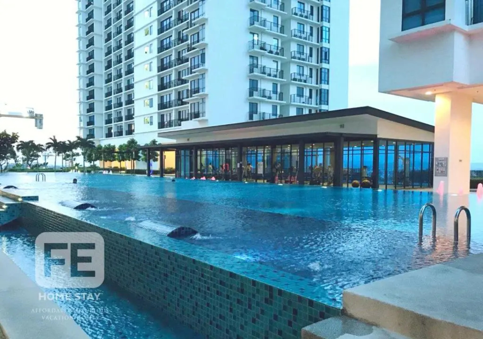 Netflix Wifi Trefoil Homestay Setia Alam FE Studo for 2 pax