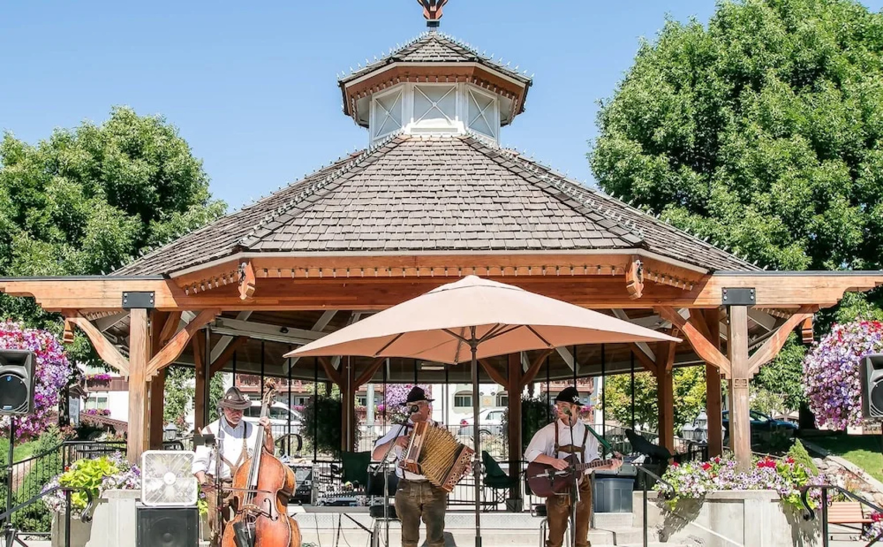 Tivoli Chalet Apartment 3 NW Comfy Cabins