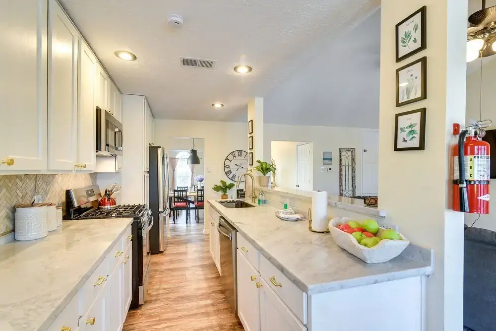 Central Seabrook Home: Pool ~ 2 Mi to Nasa Center!