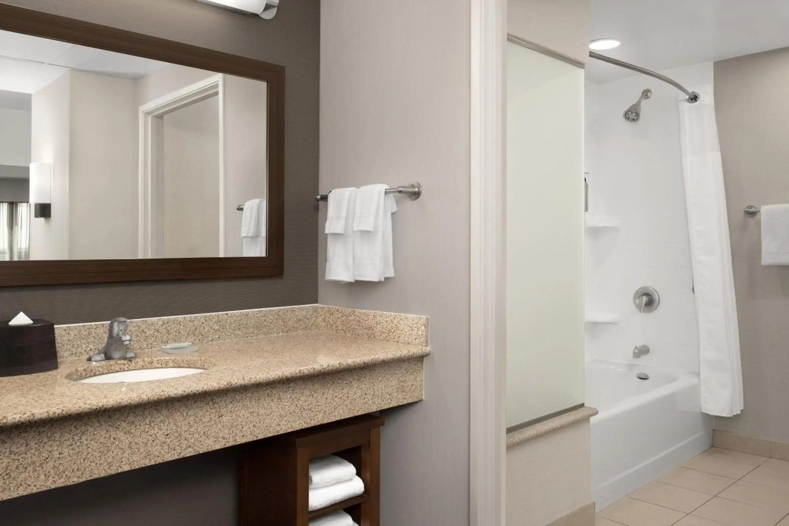 Courtyard Syracuse Downtown At Armory Square