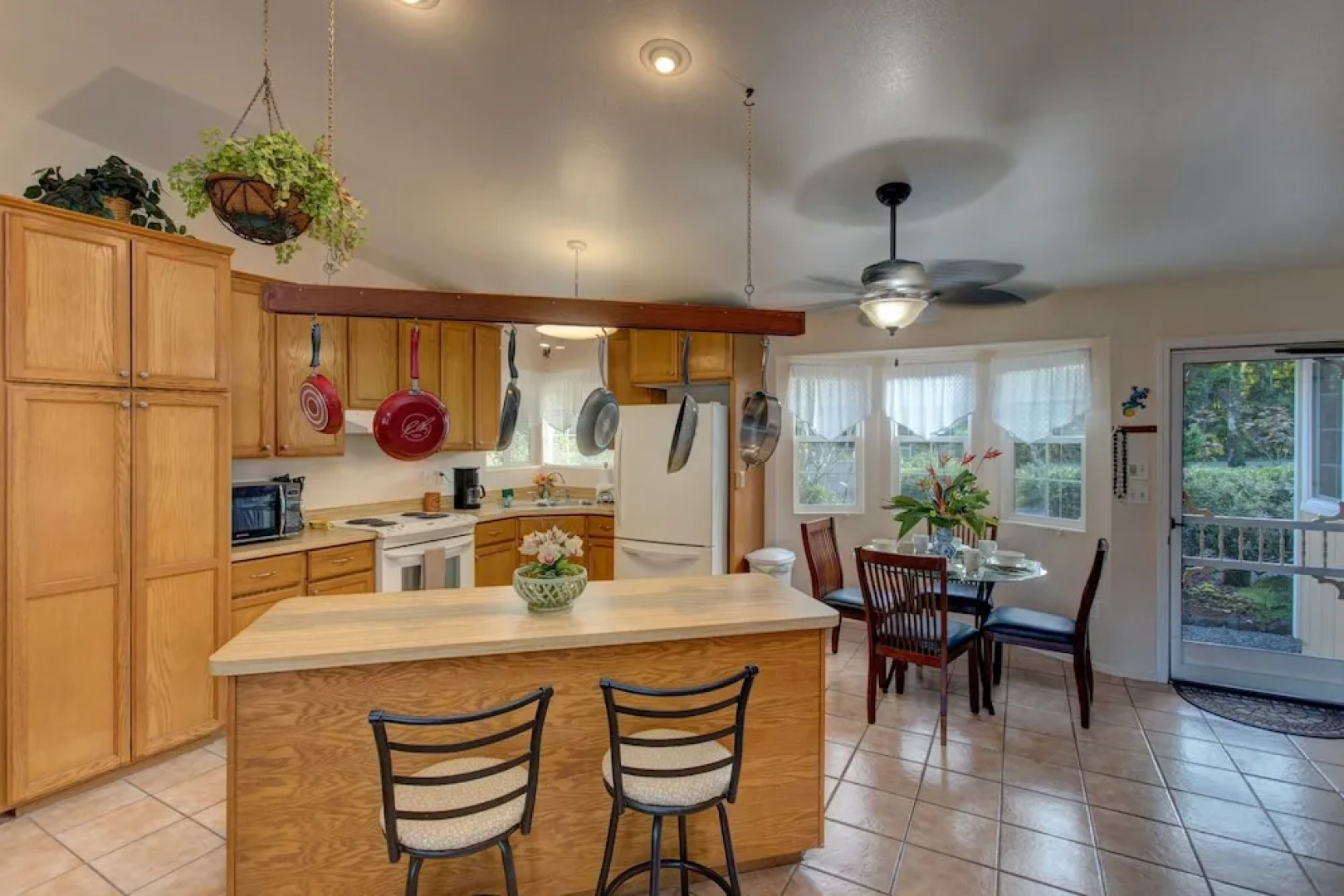 Hale O Makani 3 Bedroom Home by RedAwning