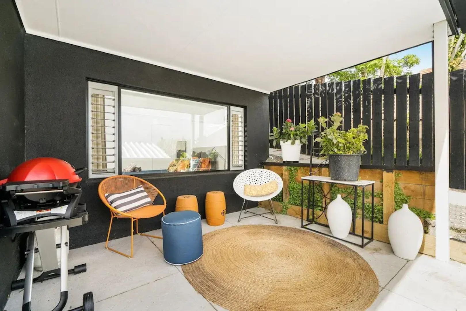 Red Beach Designed Stylish 2 BR Suite