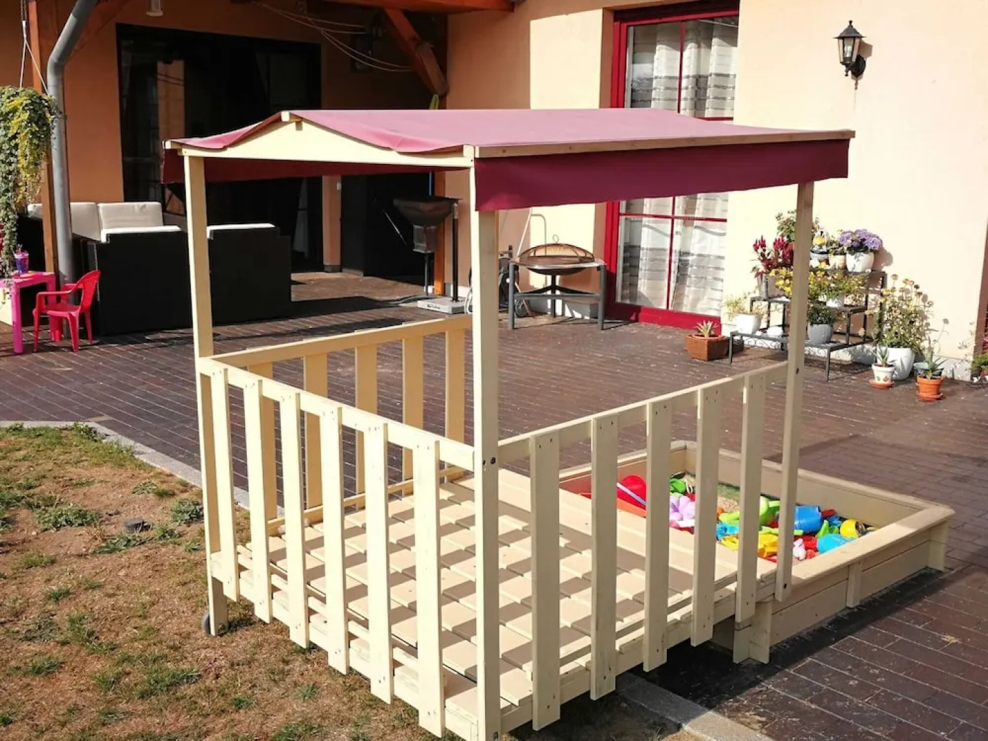 Reizendes Ferienhaus mit Swimmingpool Naehe Ostsee