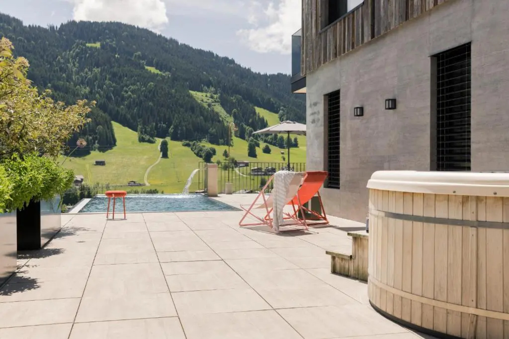 EAST GOING TRIPLE A Apartments