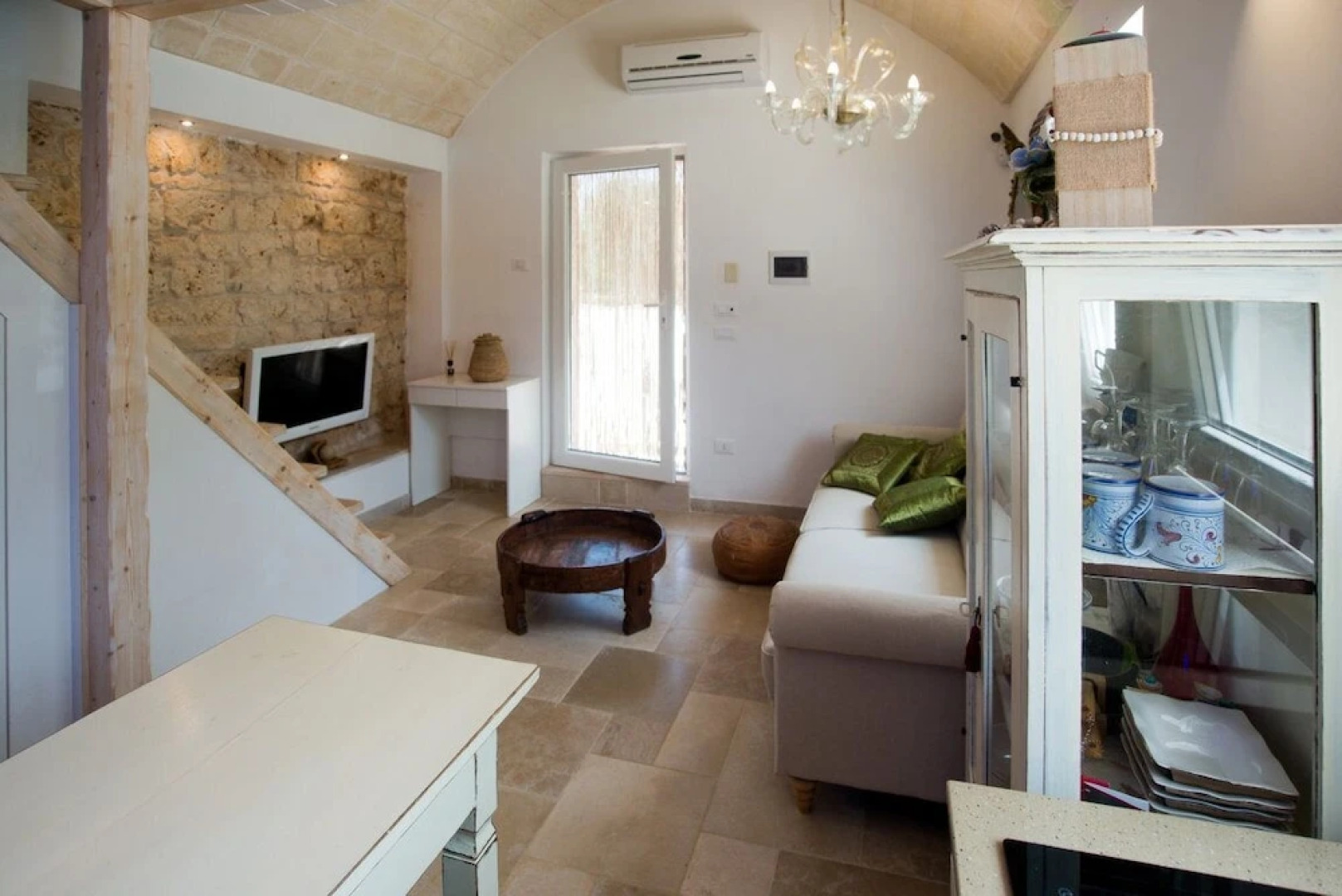 Lamia Tipica con Piscina