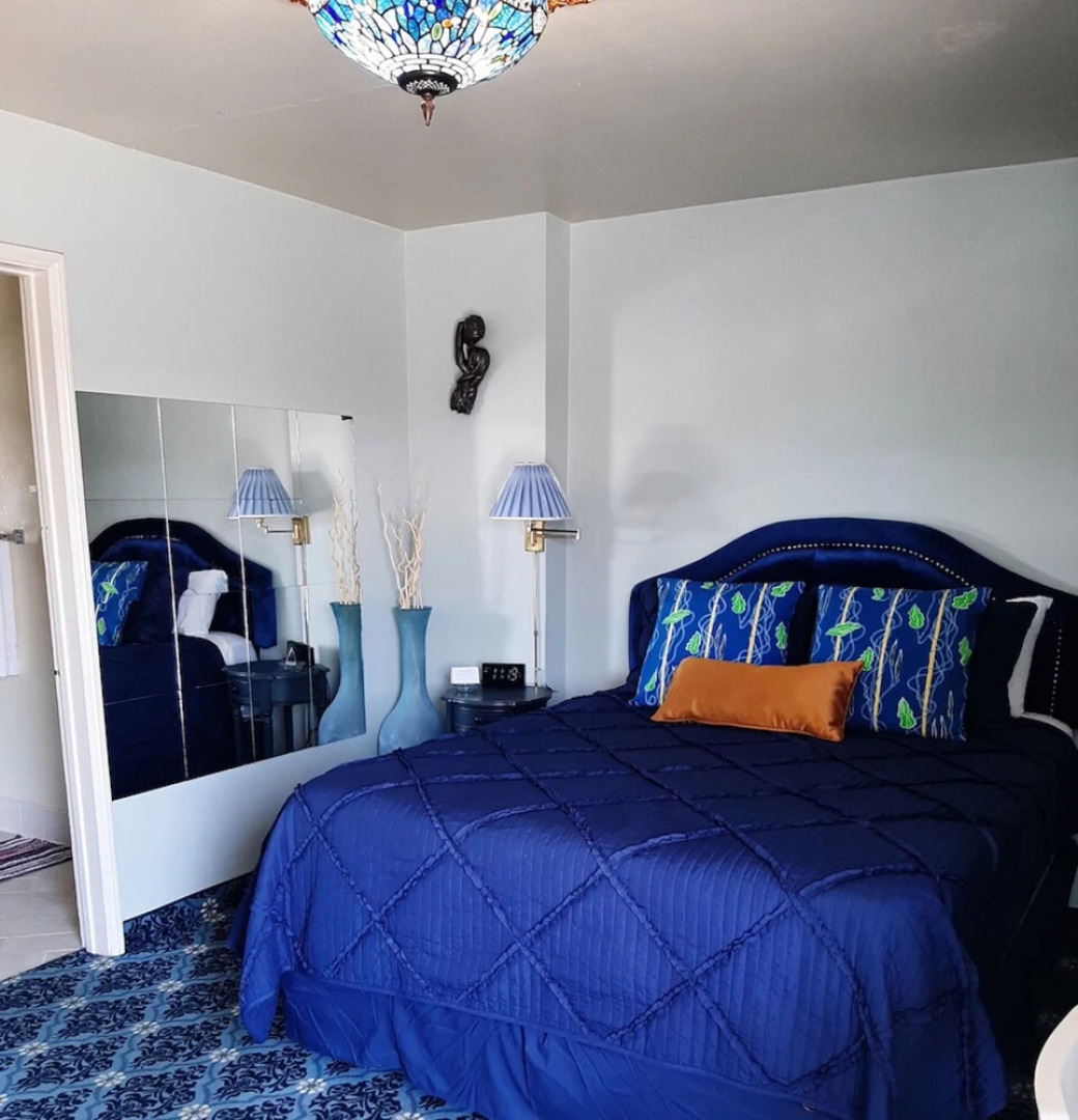 The New Star Motel with Studio-Kitchens: 1950s Extended-Stay Lodging and Retreat Center