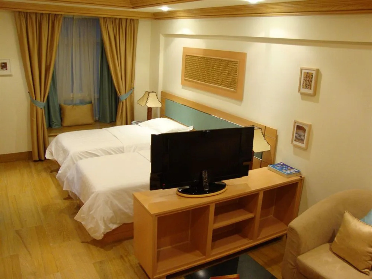 Johny International Hotel