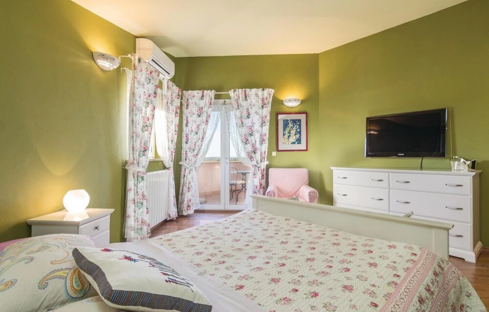 Amazing Home in Nova Vas with Hot Tub, WiFi & 4 Bedrooms