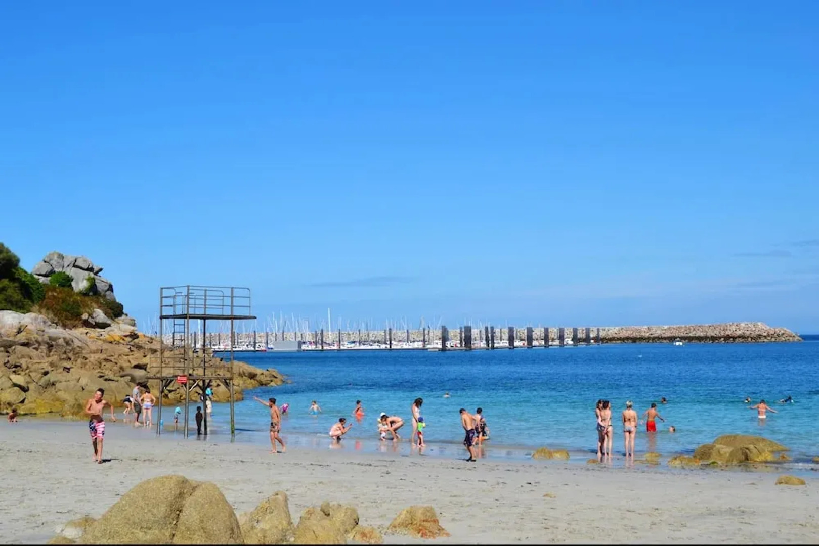 House With 2 Bedrooms in Saint-pol-de-léon, With Wonderful City View, Balcony and Wifi