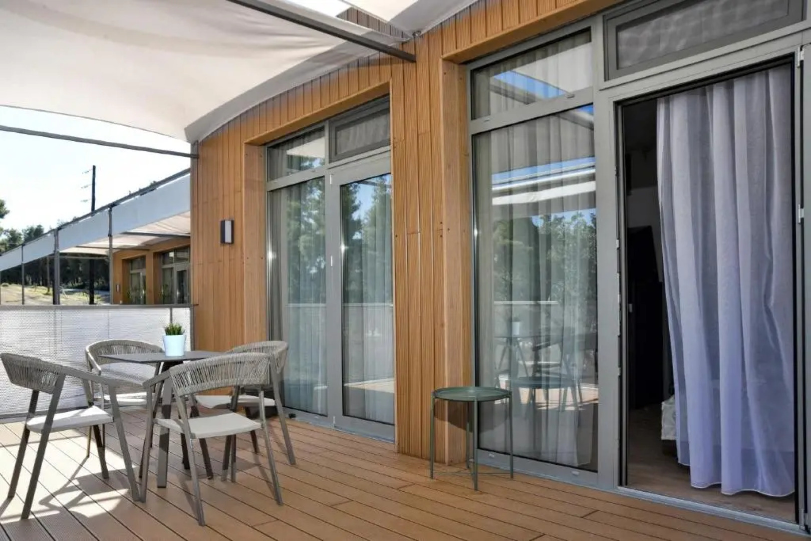 Sani More & Sani Woods