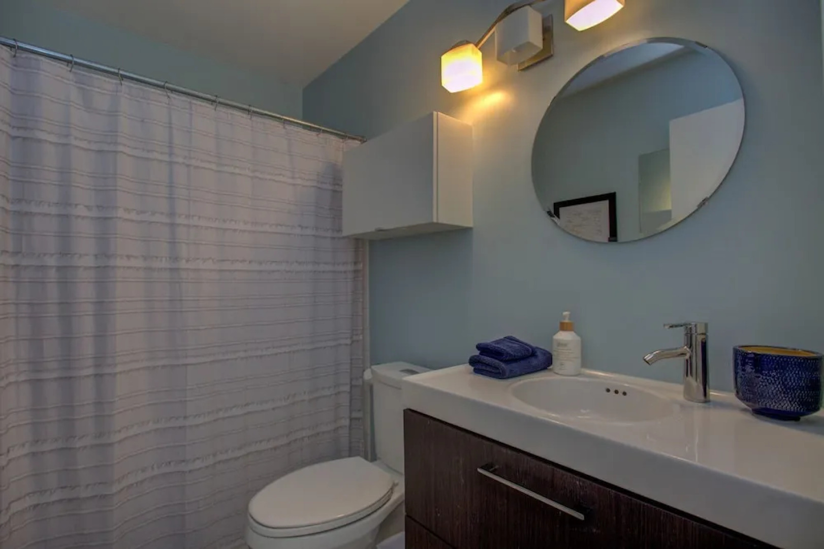 Bird Paradise: Serene Bayview Home in East Alameda 2 Bedrooms 2 Bathro