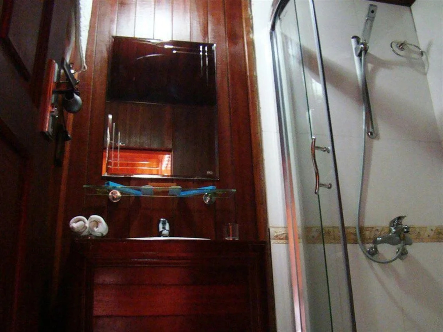 Garden Bay Premium Cruise