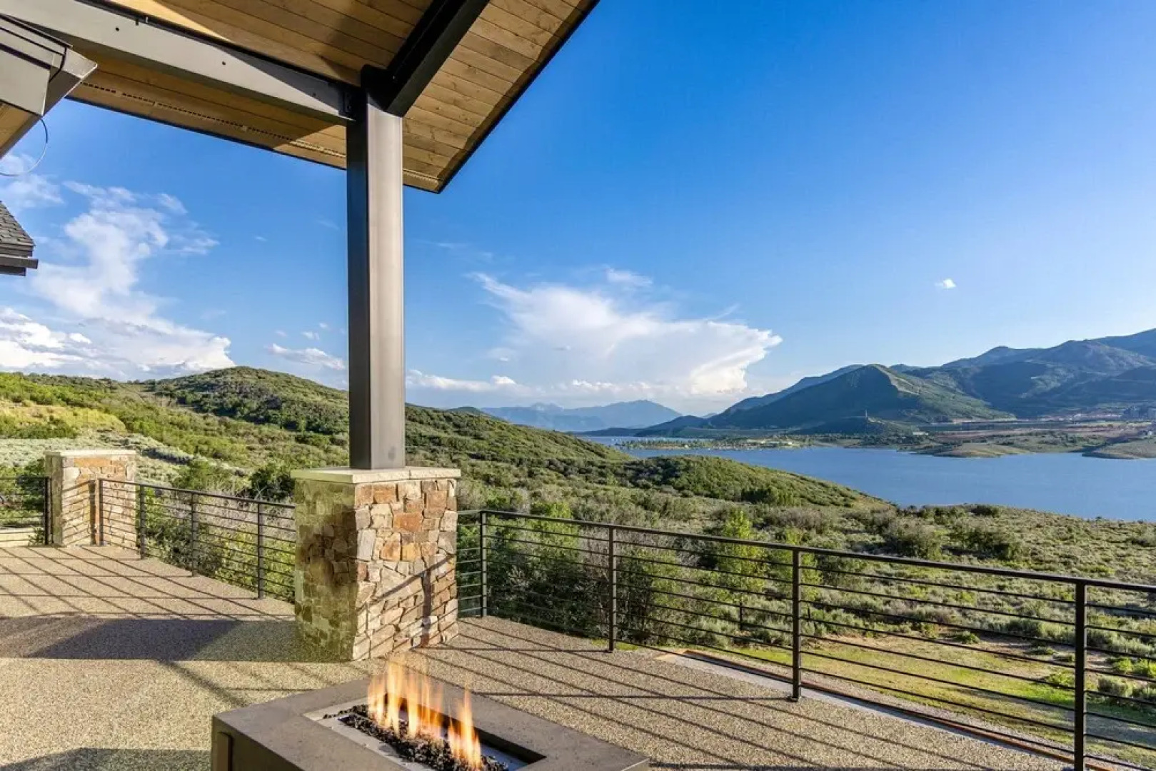 Reflection by Avantstay Sleeps 18 Lake Views Hot Tub Game Room