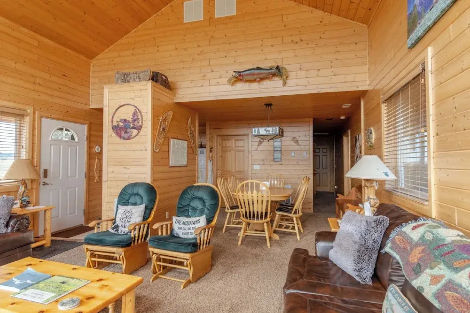 Cozy Henrys Lake Escape - 20 Miles to Yellowstone!