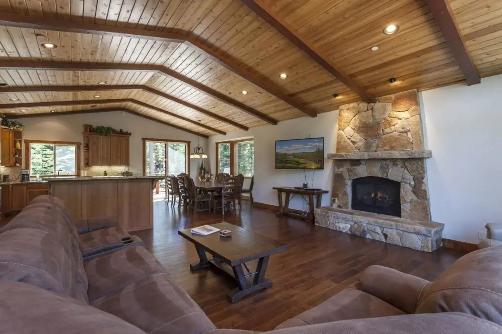 Shelton Kingswood Luxury Home By RedAwning