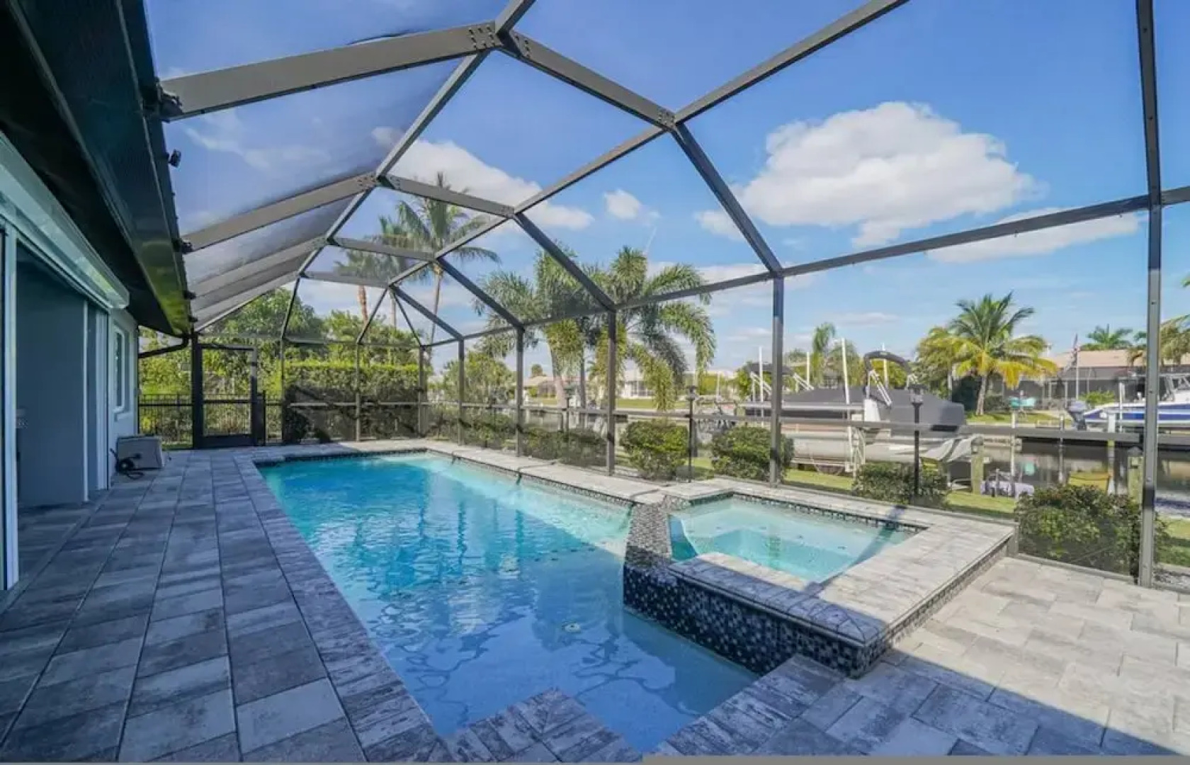 Tranquility - Waterfront Villa With Pool Dock