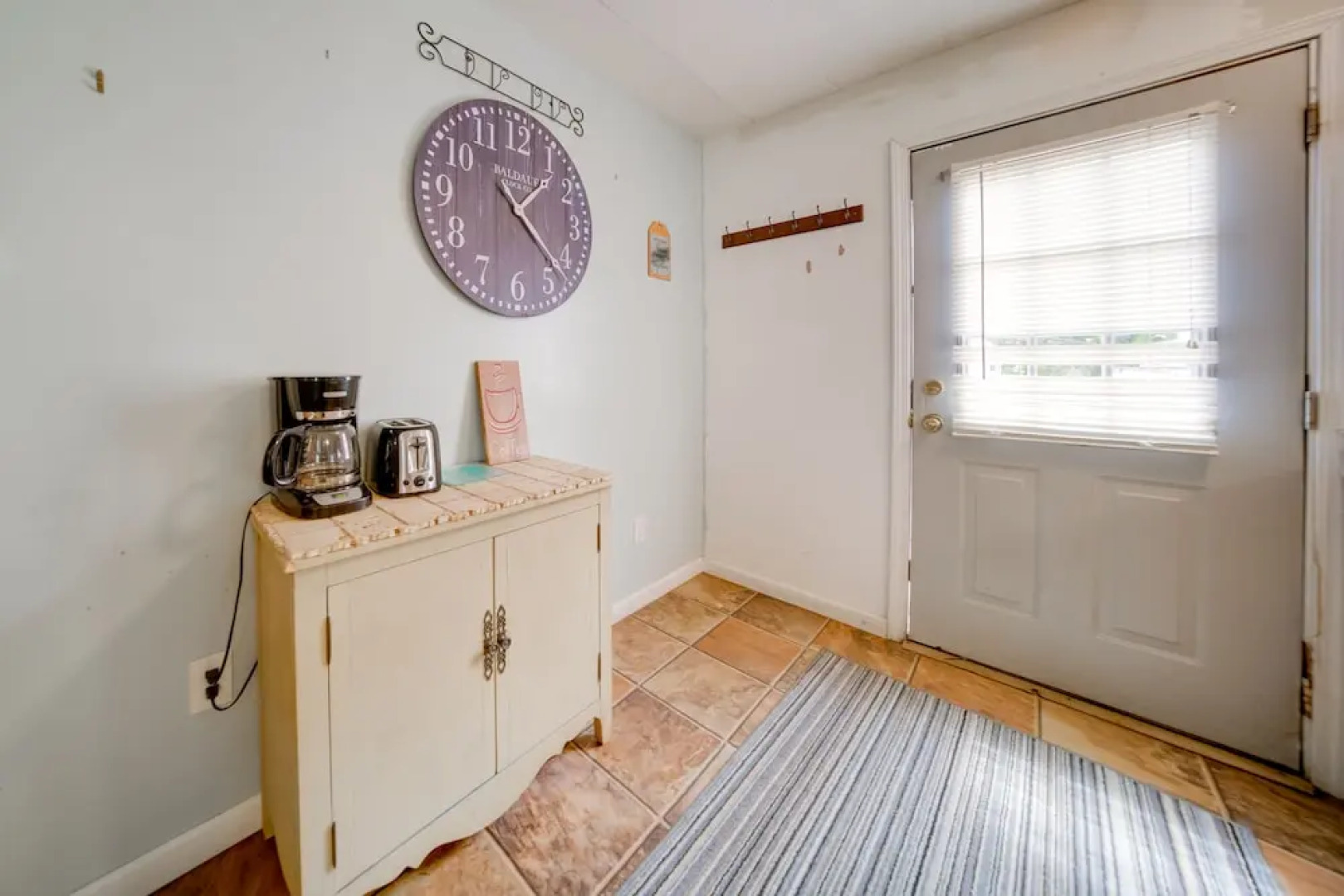 Cozy Geneva Home: Walk to Lake Erie & Main Strip!