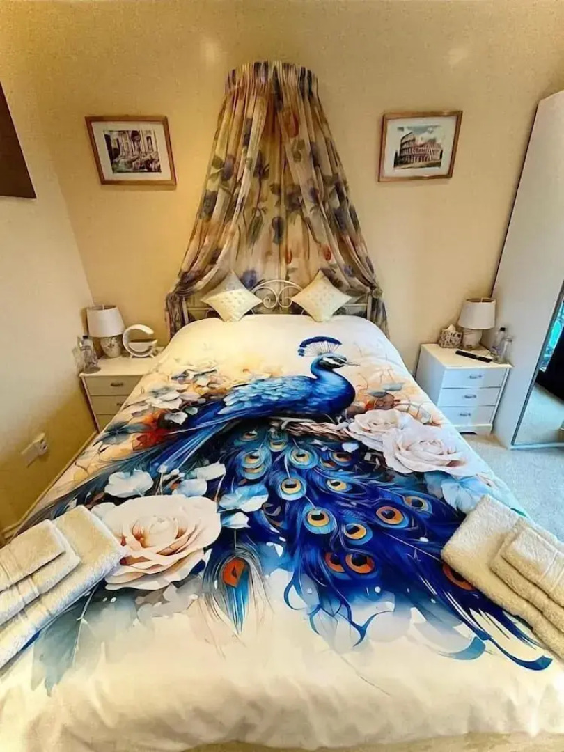 WILLOW RIDGE - a large country house with 3 rental rooms