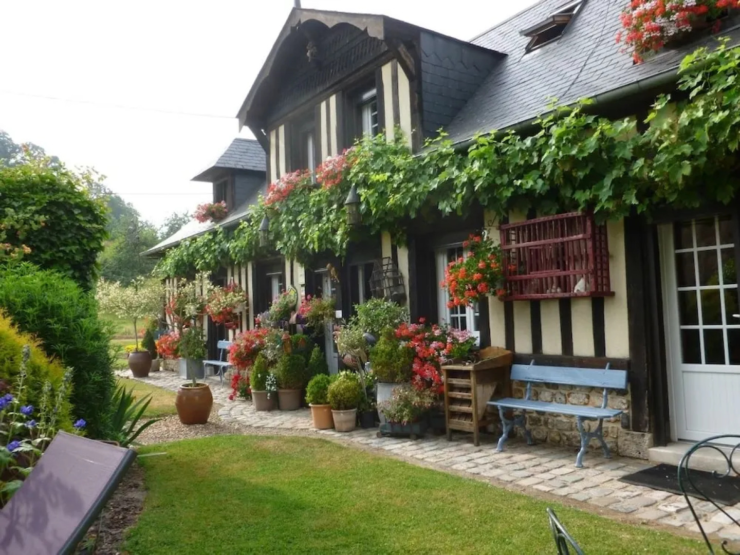 La Ferme Du Pressoir Guest House
