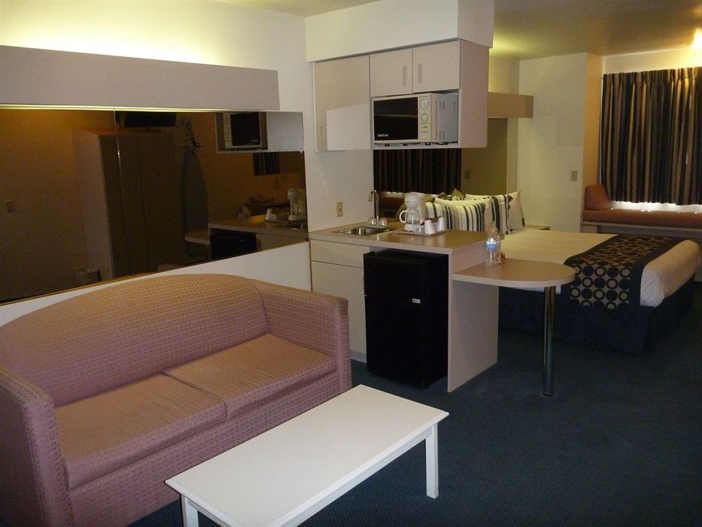 Rodeway Inn & Suites