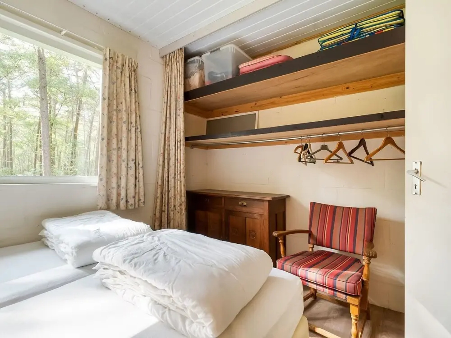 Lovely Holiday Home in Rheezerveen, in the Woods of Estate