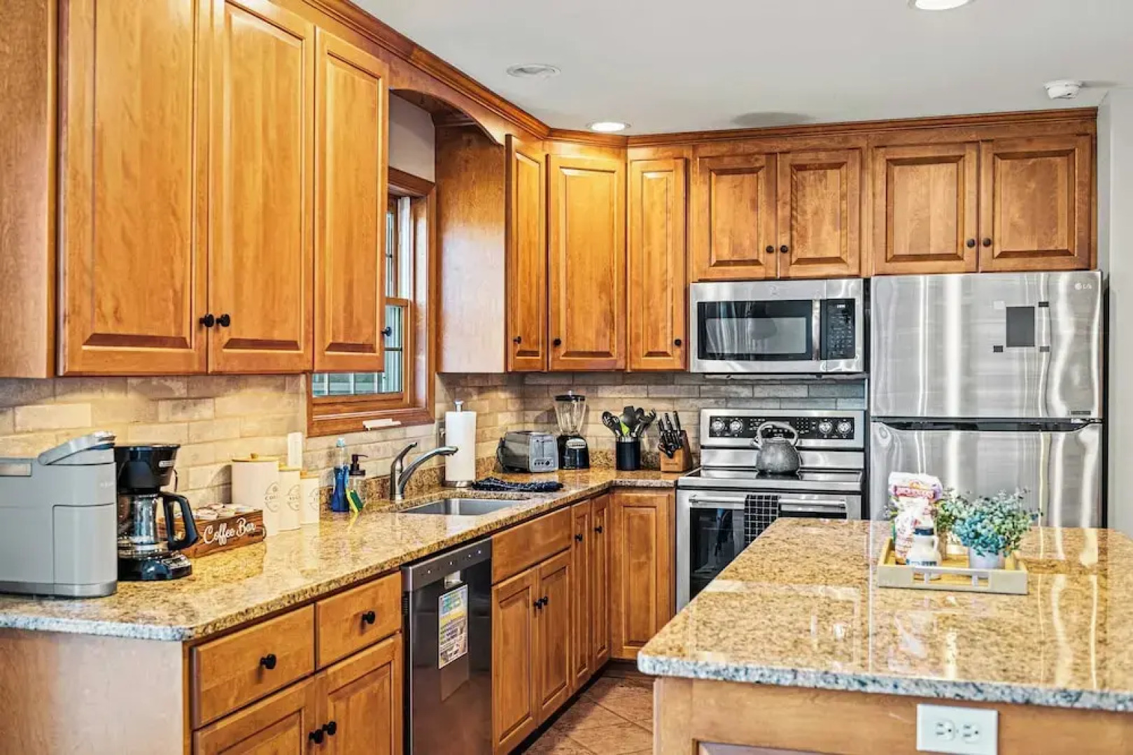 Laker's Pointe by Avantstay Lakefront Private Peninsula Hot Tub, Game Room