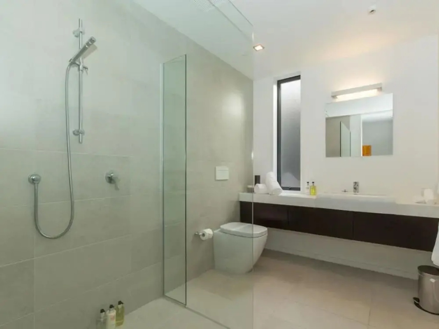 Lakeshore Springs Apartments