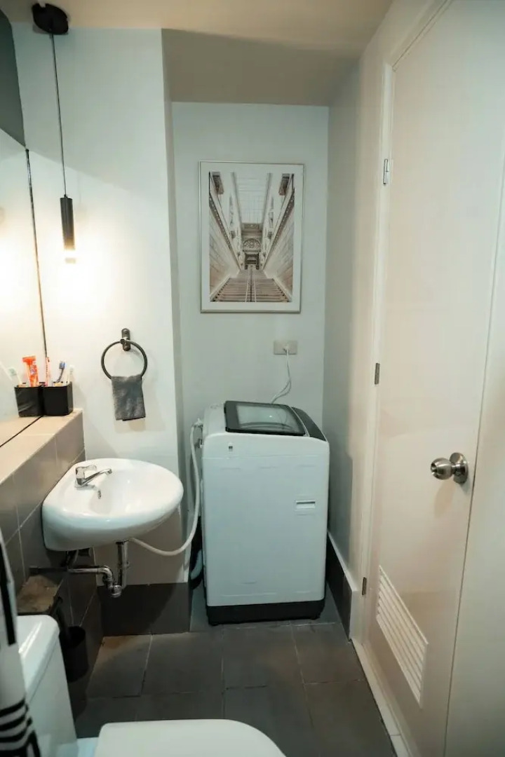 2-bedroom Elegant Condo With Sunrise & Mountain View