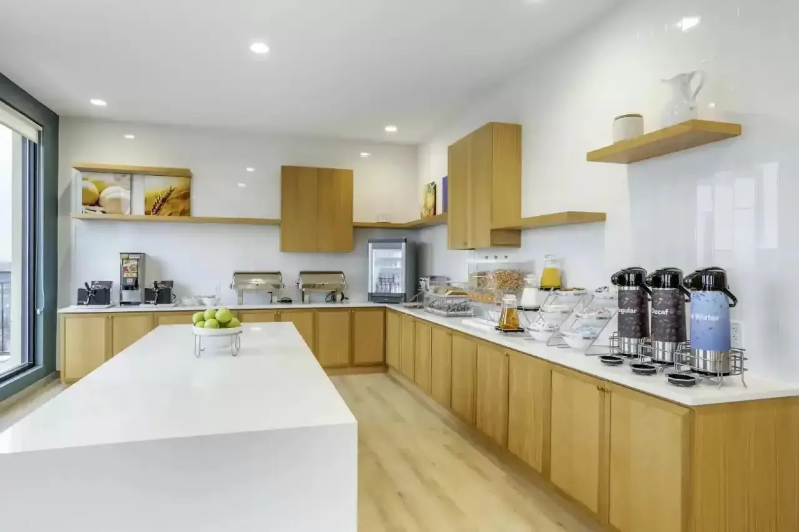 Comfort Inn & Suites Newark Liberty International Airport