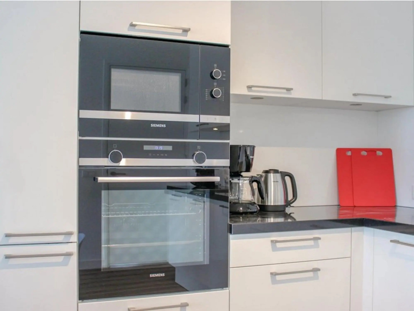 Atmospheric villa with sauna, in a holiday park on the water in Friesland