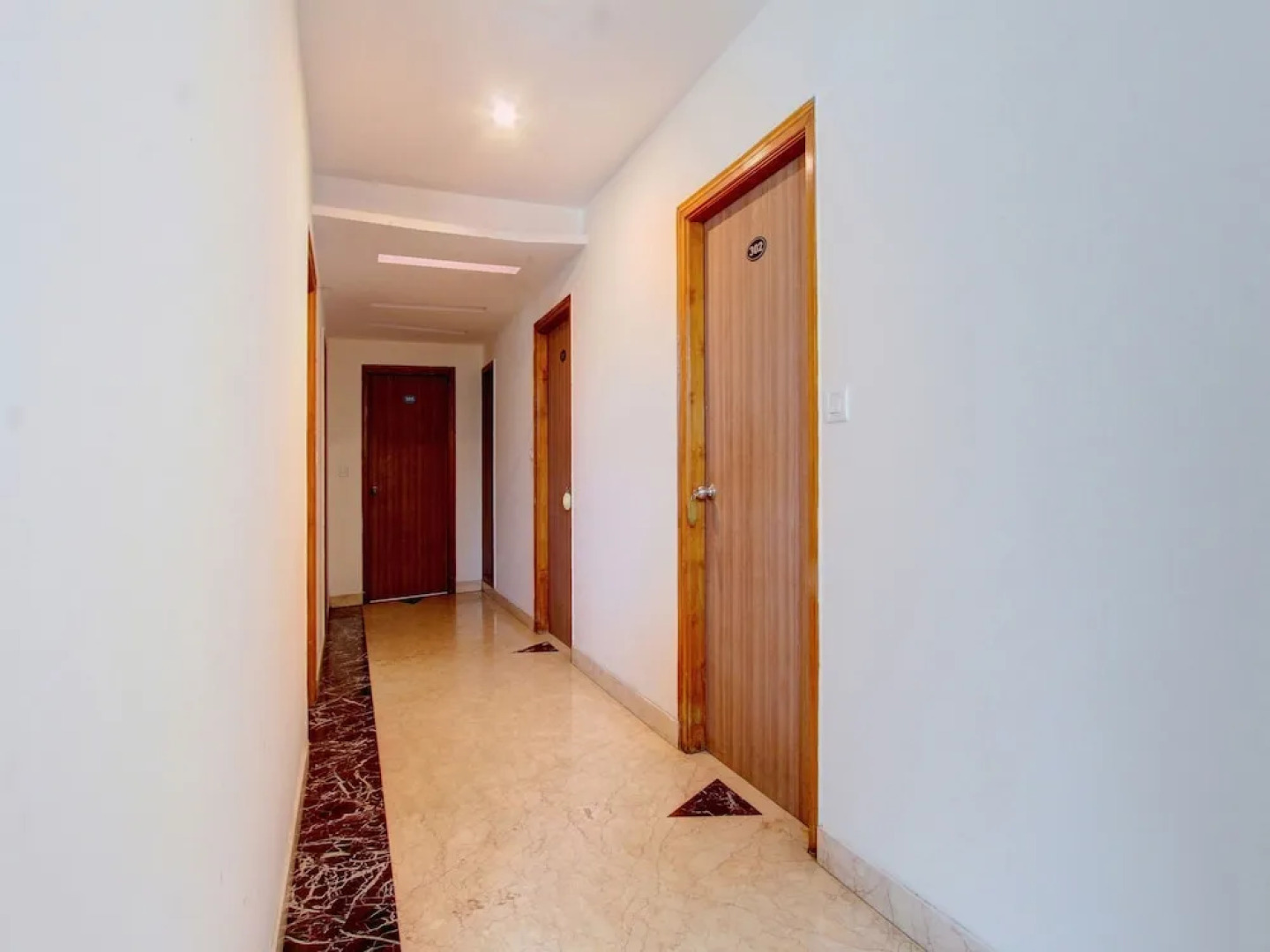 Itsy Hotels Hiland Suites