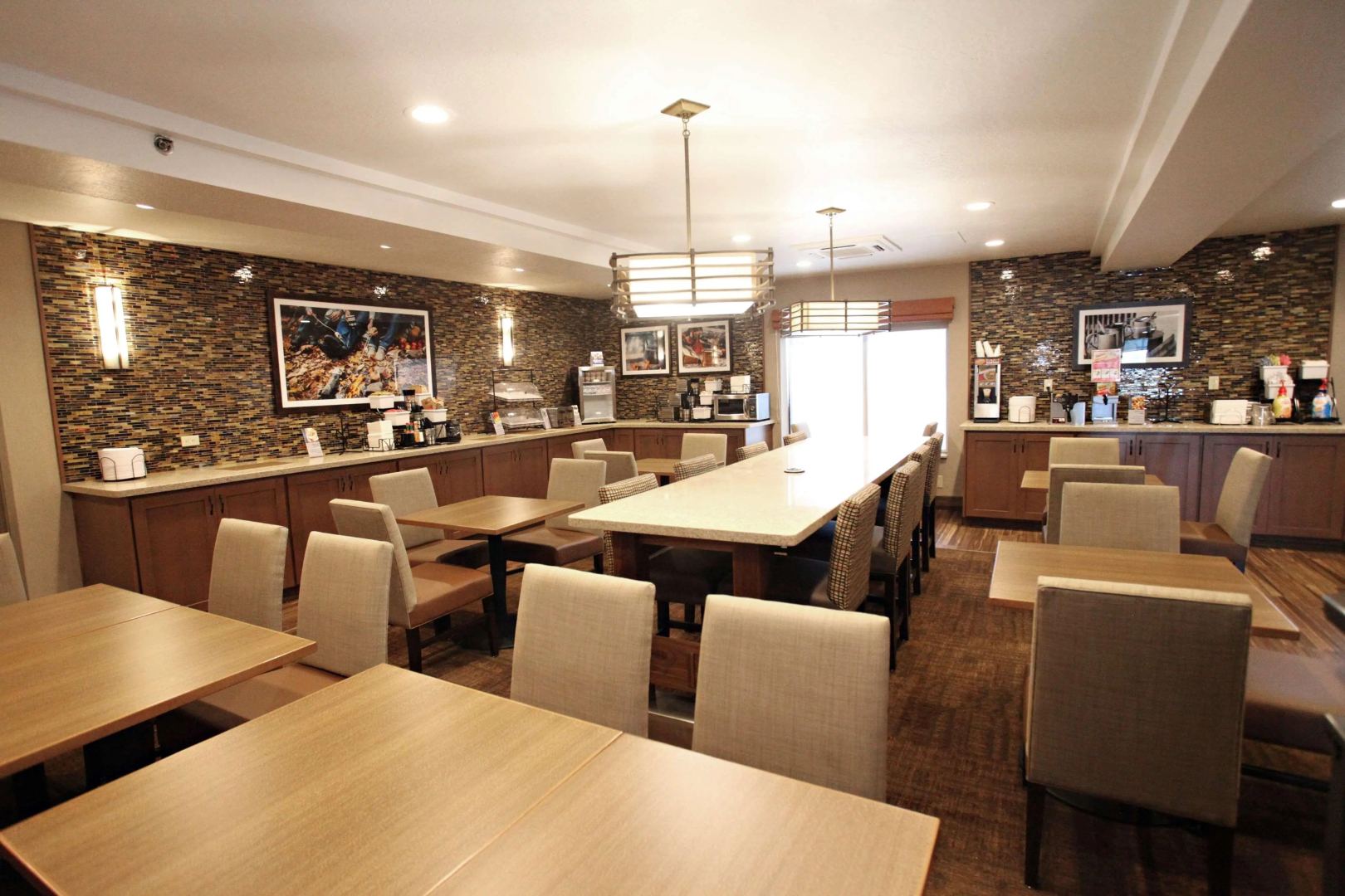 Best Western Plus Cottontree Inn