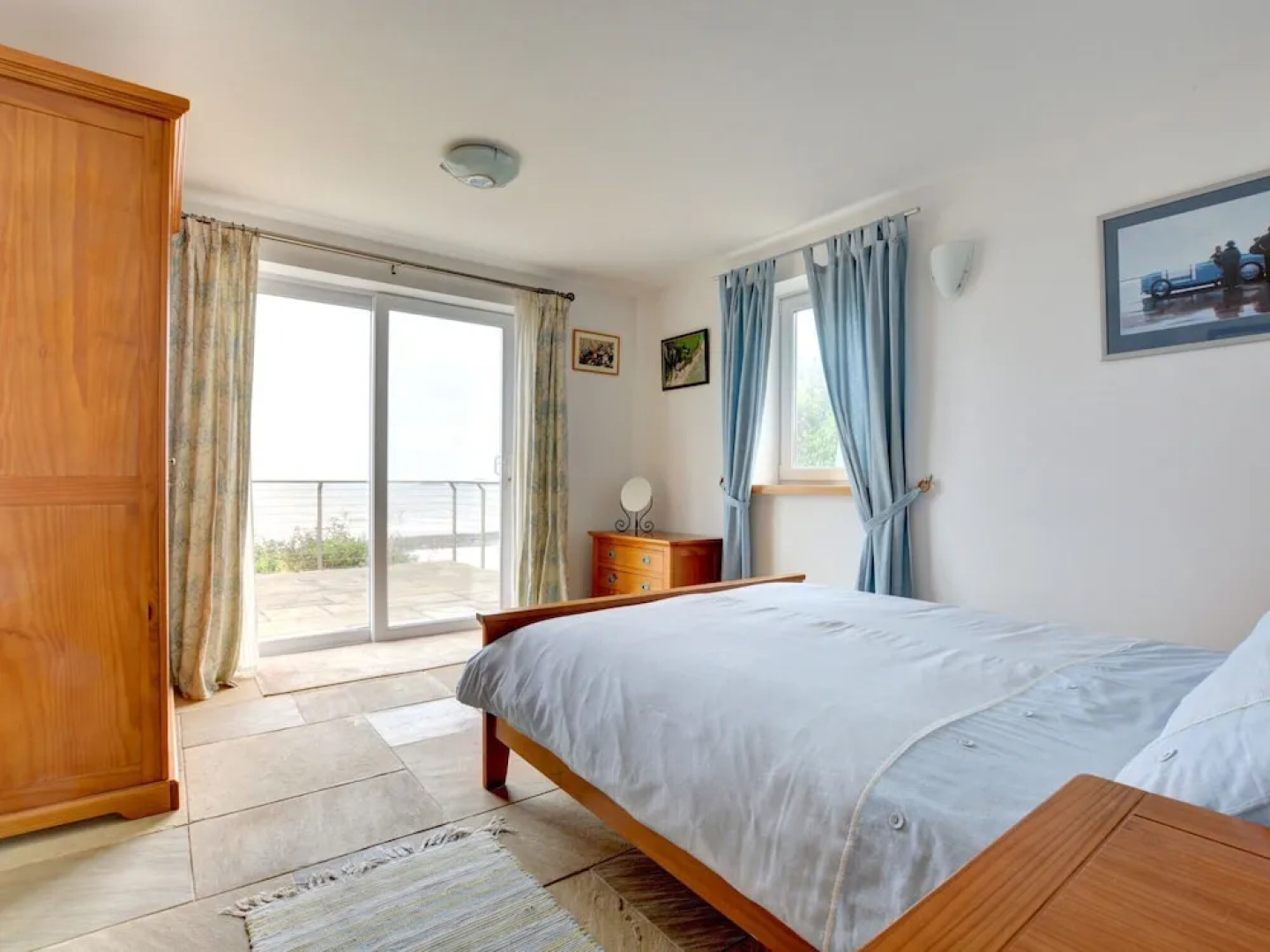 Detached House Overlooking the Beach With Enviable Unbroken sea Views