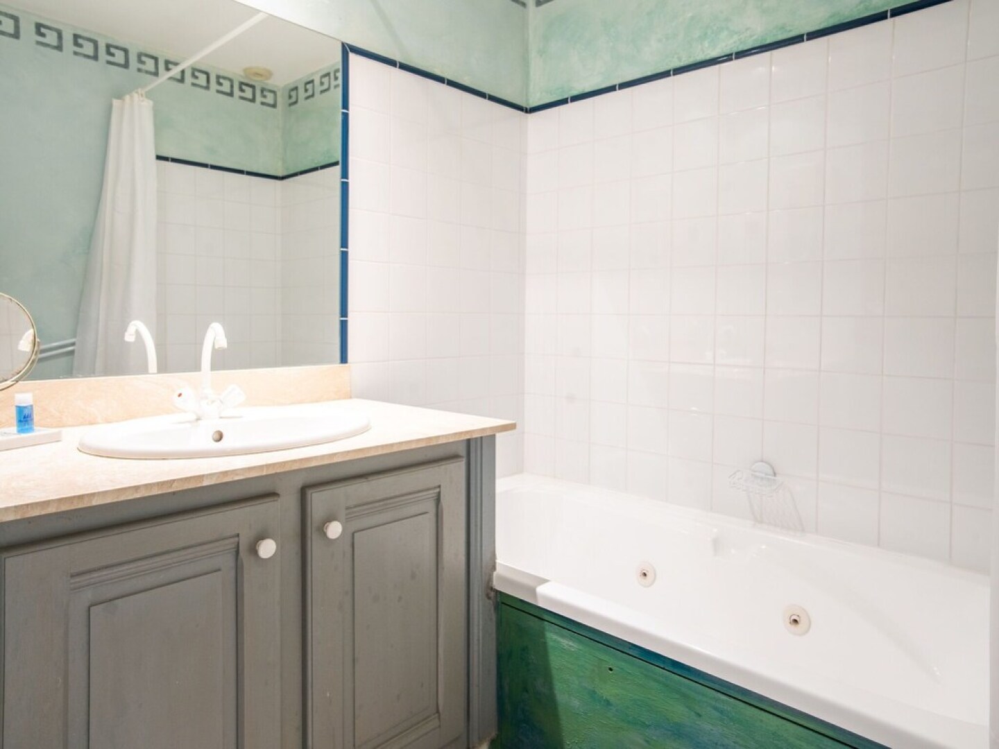 Cozy Apartment in Drome with Pool