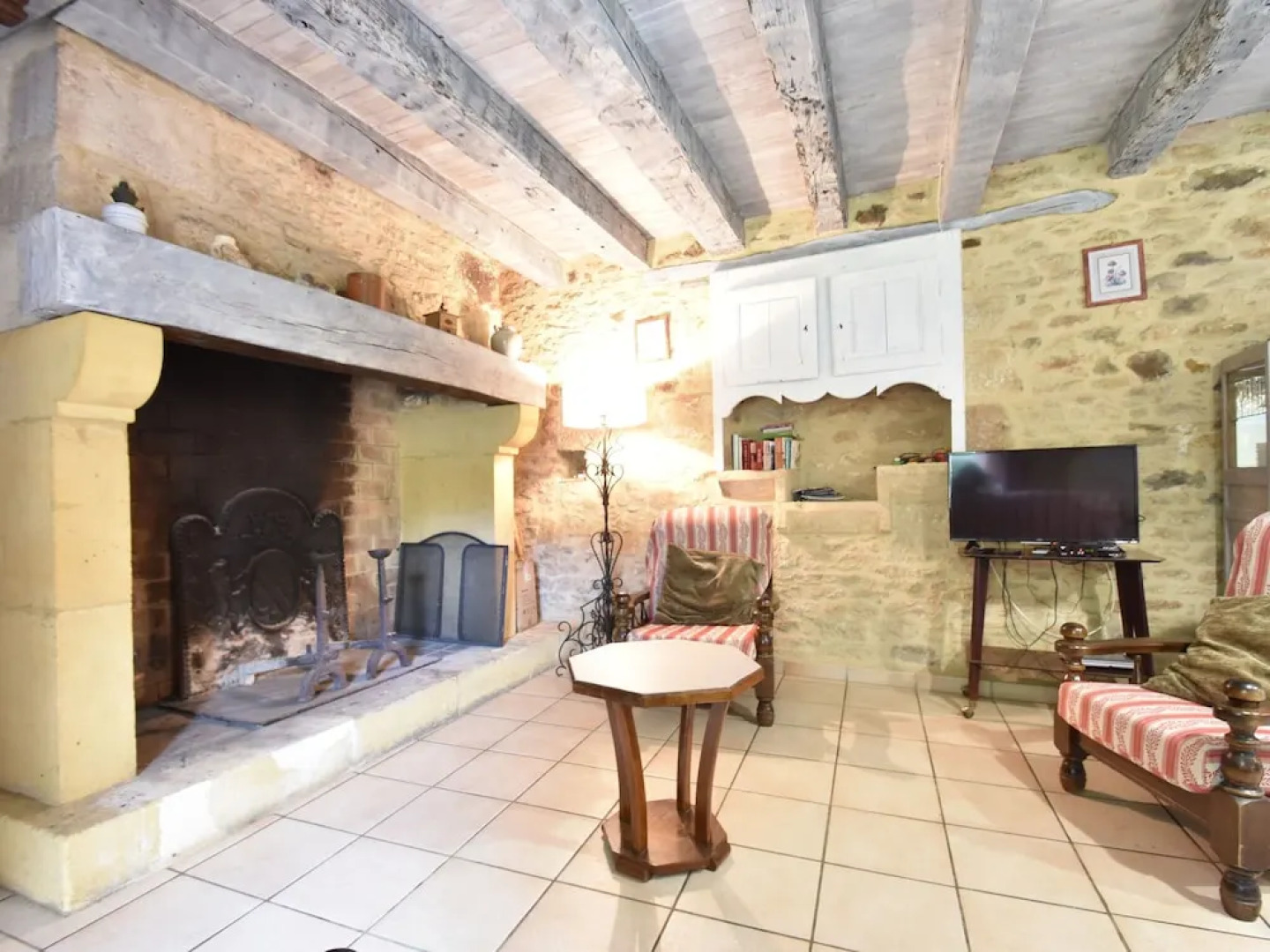 Beautiful Holiday Home in Wooded Grounds Near Villefranche-du-périgord