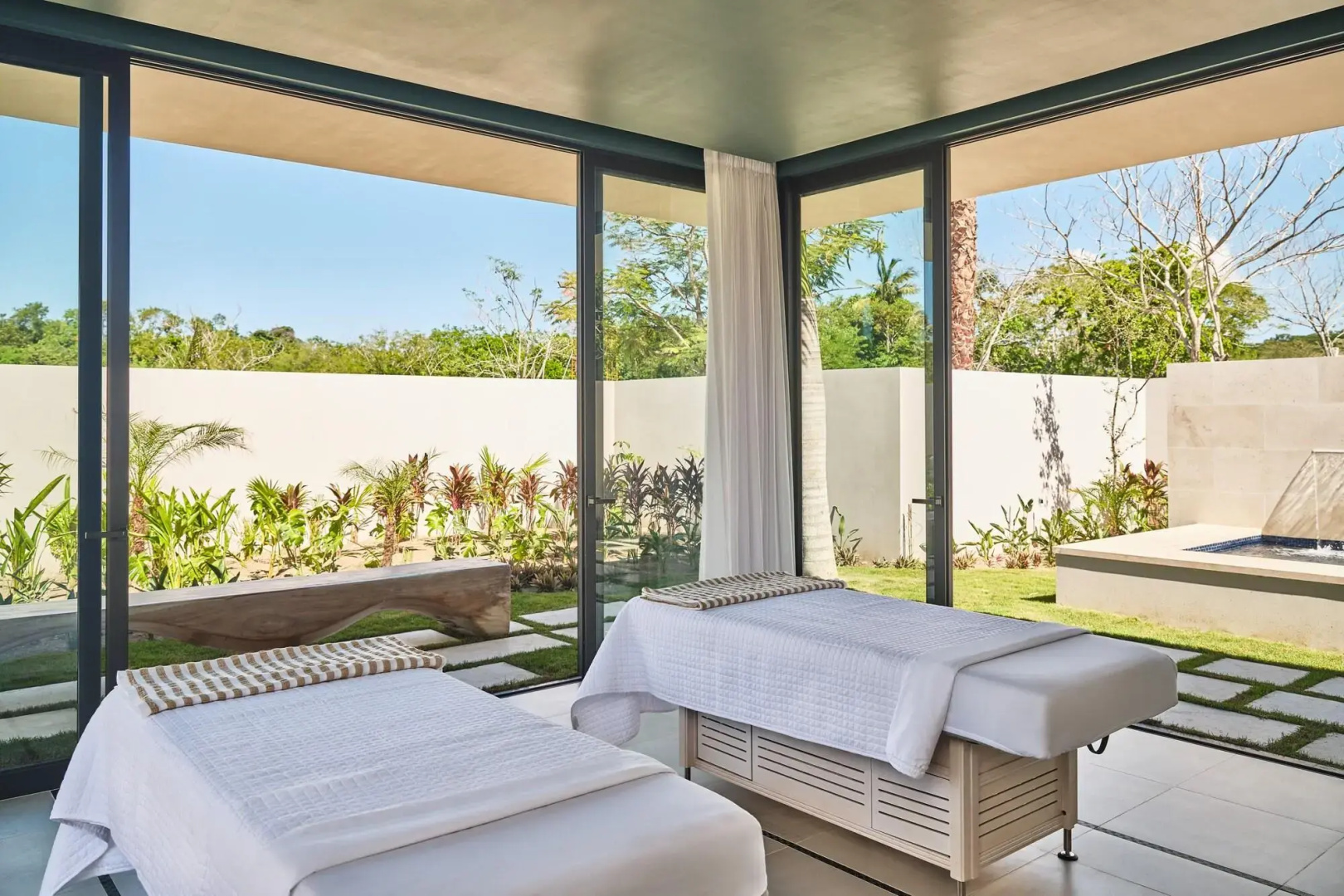 Susurros del Corazón, Auberge Collection