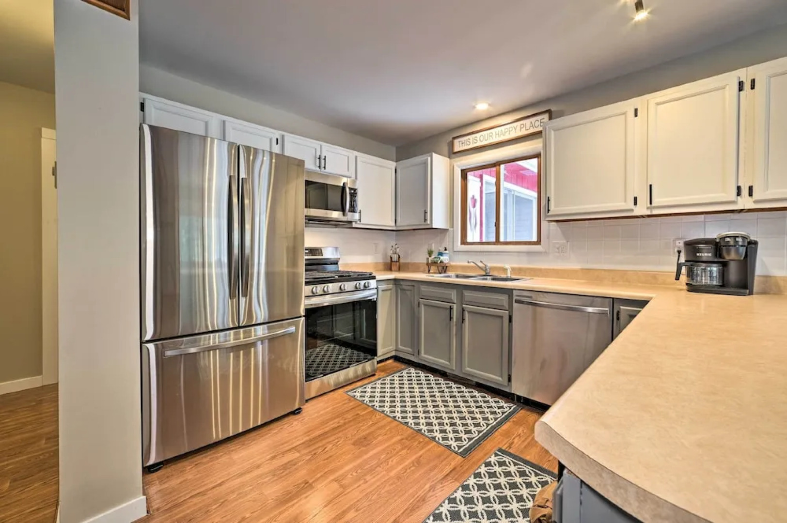 Lovely Roscommon Cabin < 3 Mi to Higgins Lake!