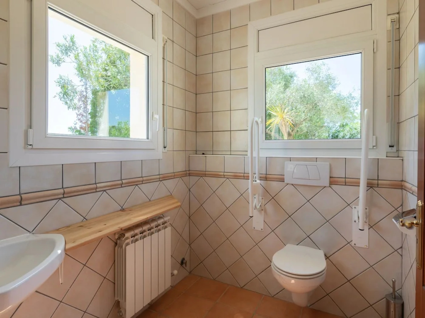 Delux Villa in Vilacolum With Swimming Pool