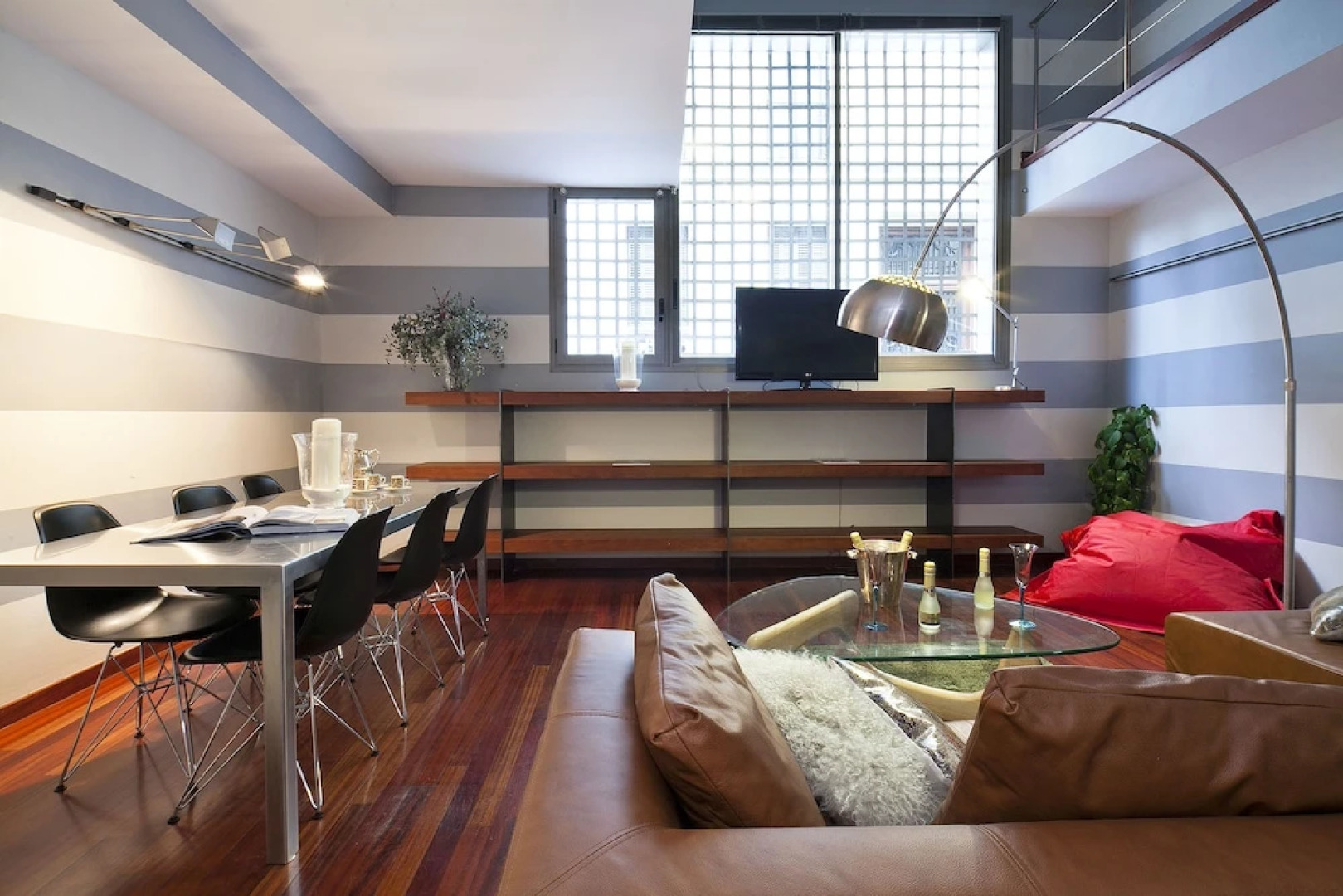 My Space Barcelona Gracia Pool B32