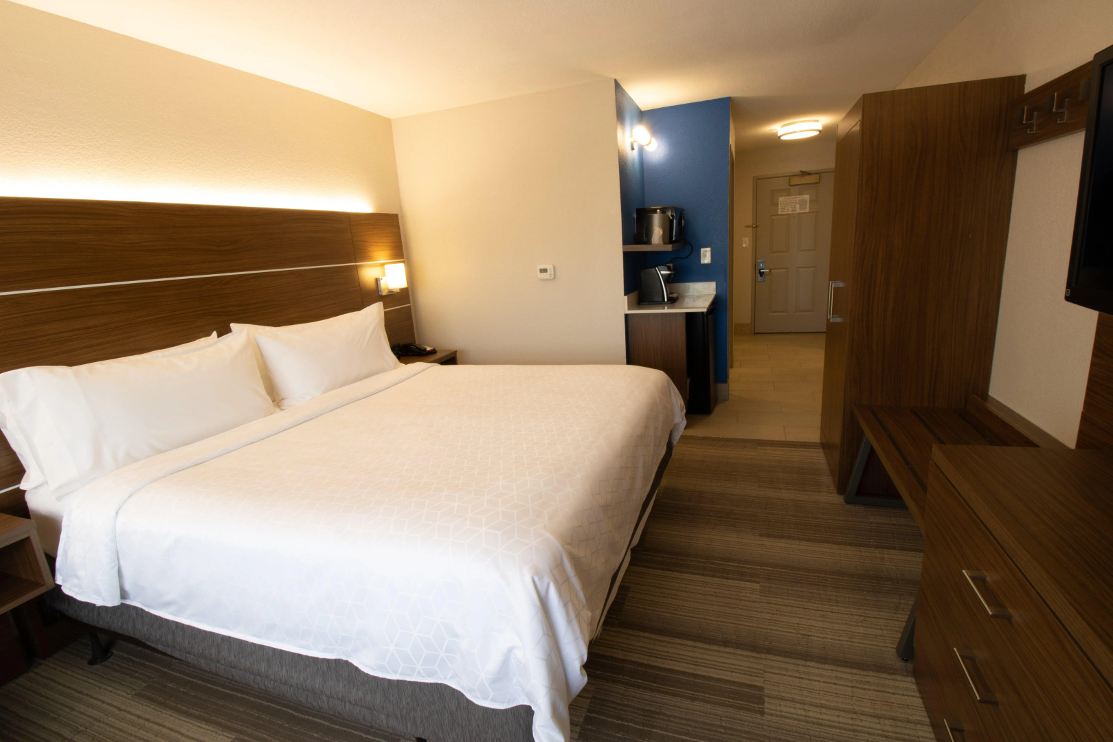 Holiday Inn Express and Suites Manassas by IHG