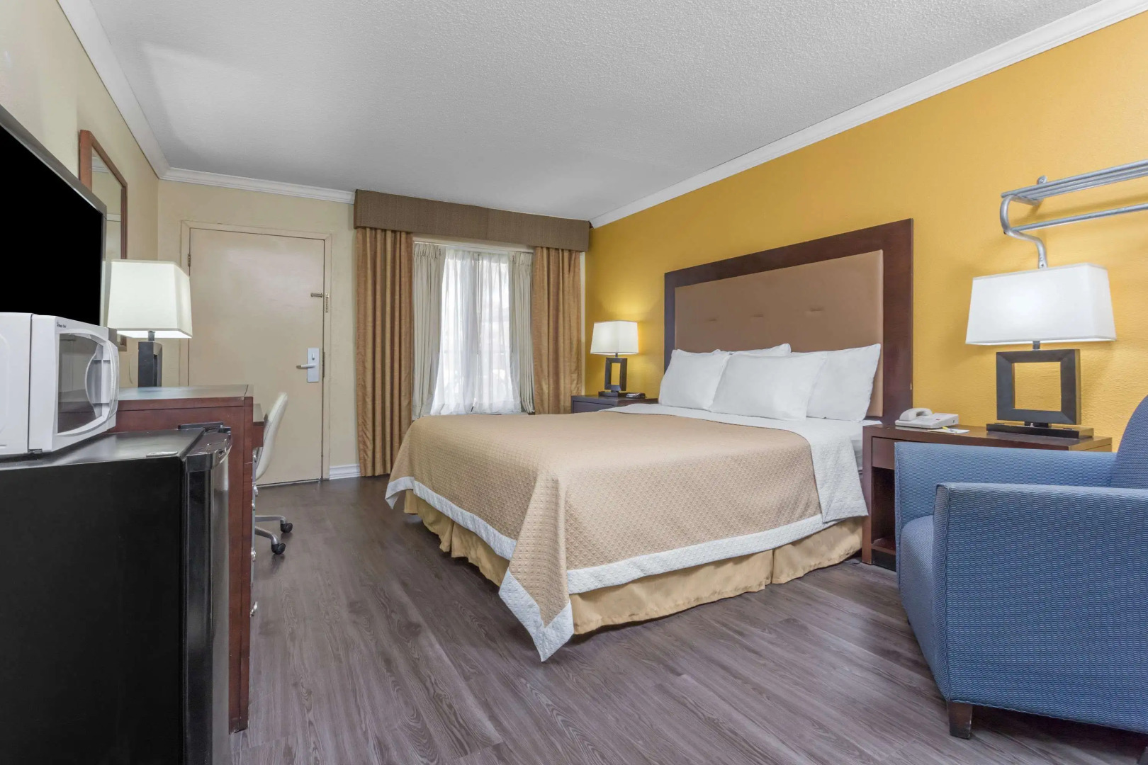 Days Inn by Wyndham Pensacola - Historic Downtown