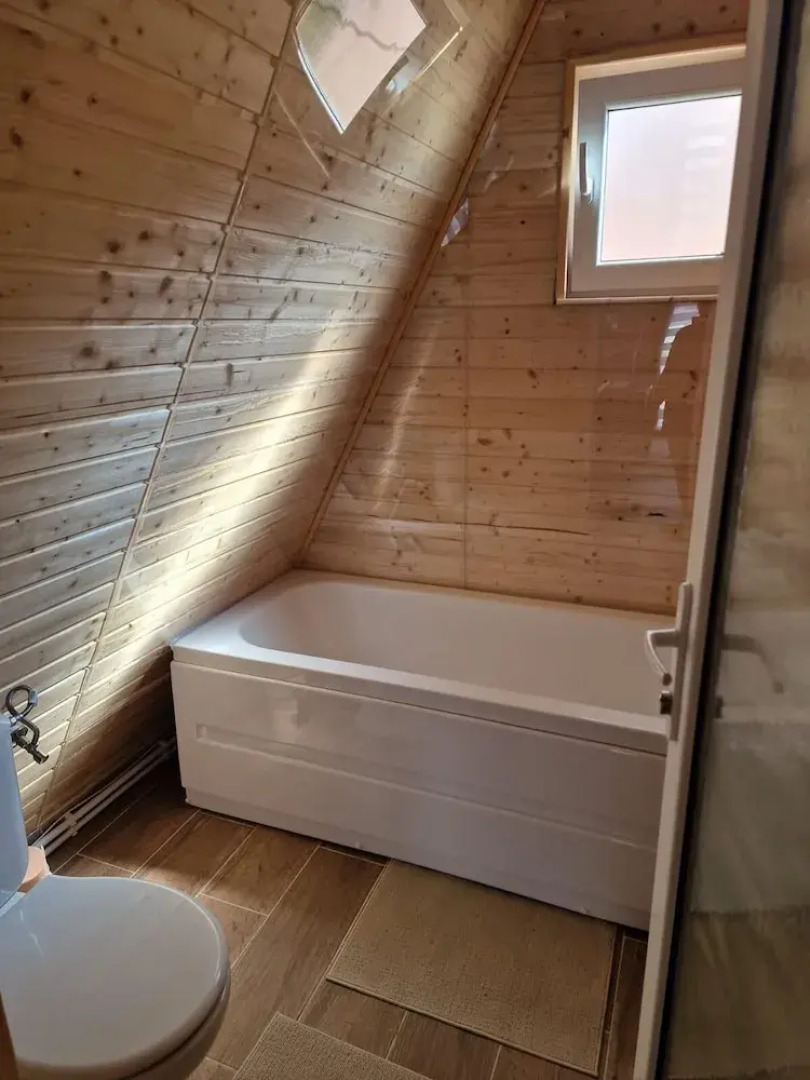 Bucovina-a-framehouse-hottub-fireplace-patio-wifi