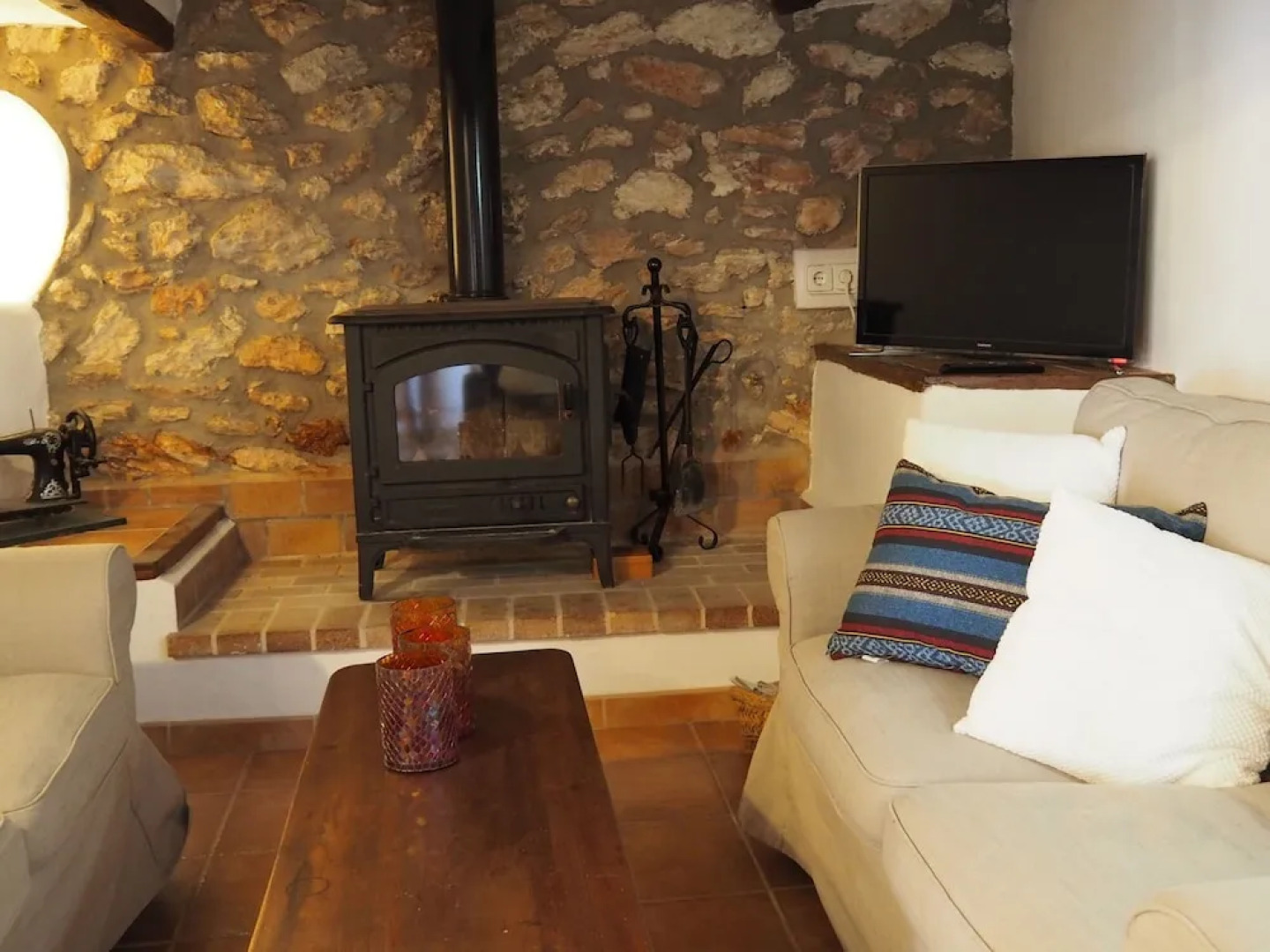 Charming Holiday House Within Walking Distance of Cala Llonga Beach and Village